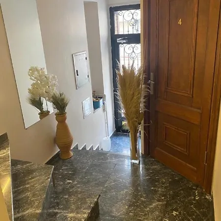 12 Taxim Apartmán *